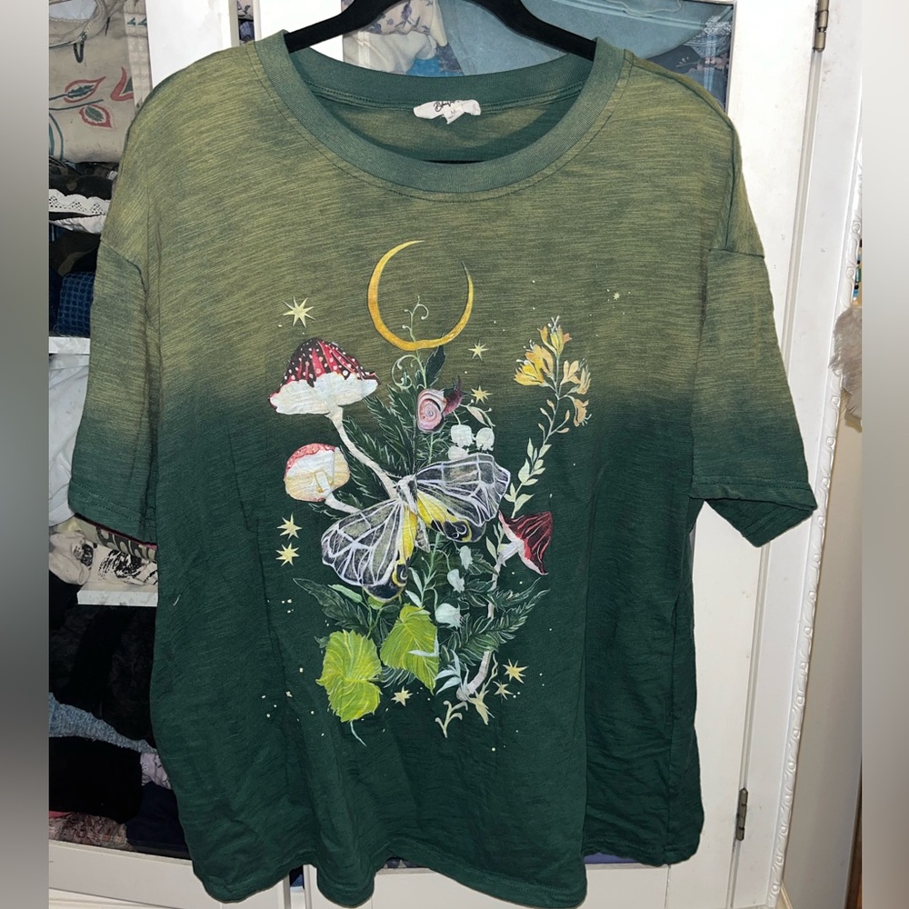 Blue Velvet size Medium Ombre Graphic Tee with Moon Motif Boutique quality!